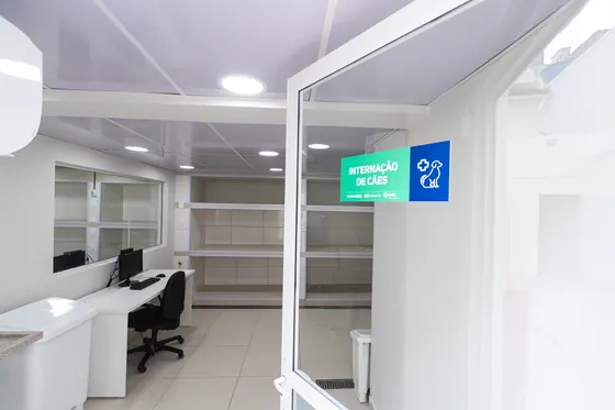 Área de internação de cães da clínica-escola veterinária